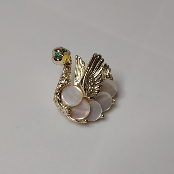 Pretty Little Swan Brooch With Green Eyes - Picture 3 of 8